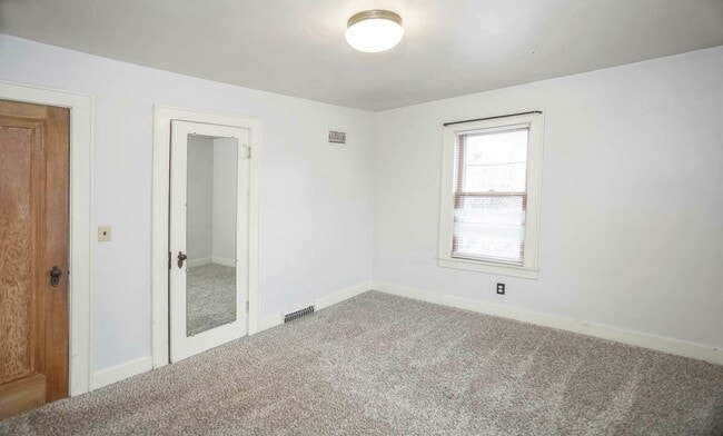 Building Photo - 236 E Main St