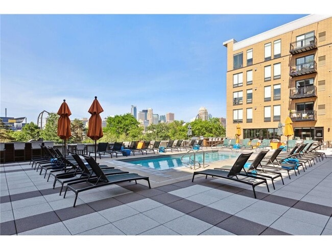 Building Photo - 401 SE Main St