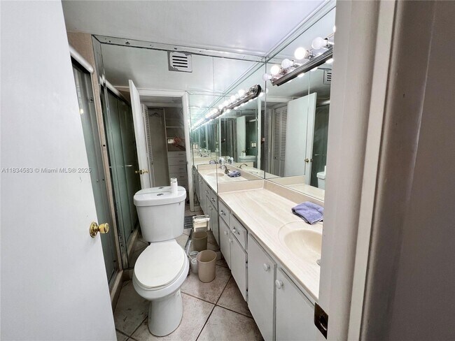 Building Photo - 6039 Collins Ave