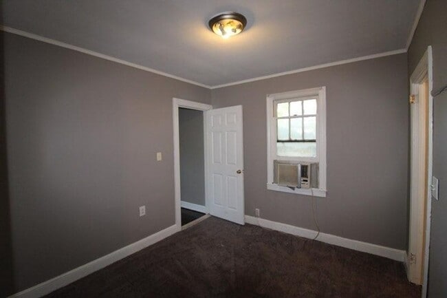 Building Photo - Charming Park Circle Bungalow