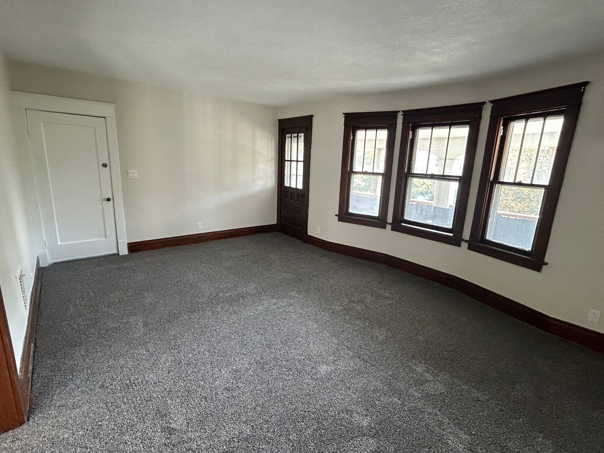 Building Photo - 473 Colvin Ave