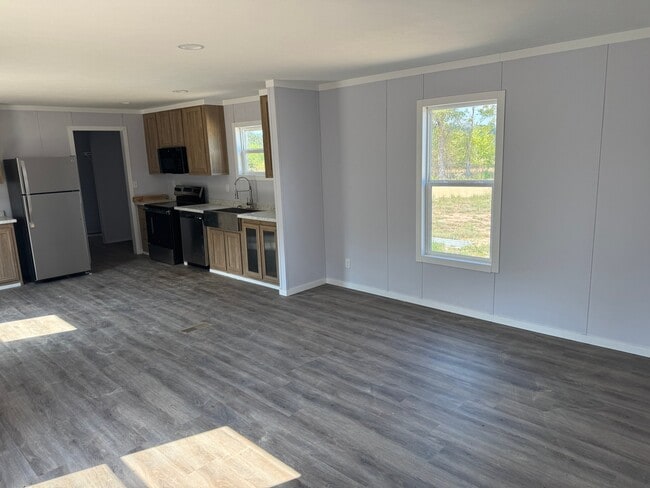 Building Photo - 526 Elkins Rd