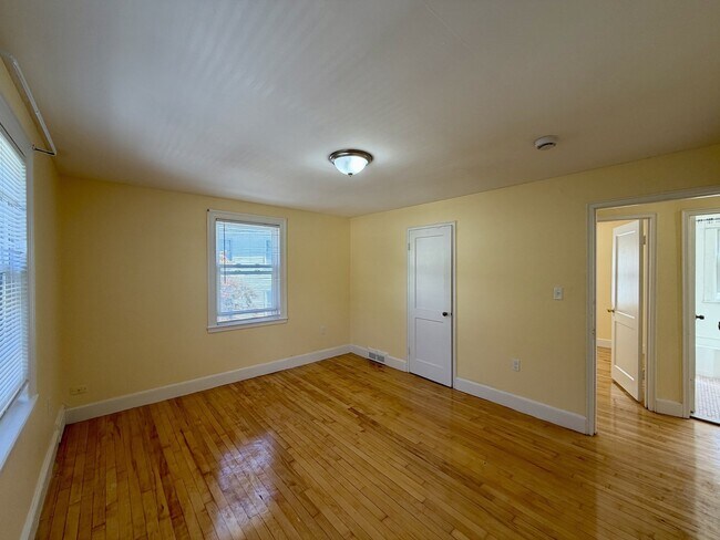 Building Photo - 19 Ridgeview Ave