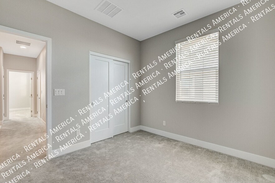 Building Photo - 144 Kimberlite Dr