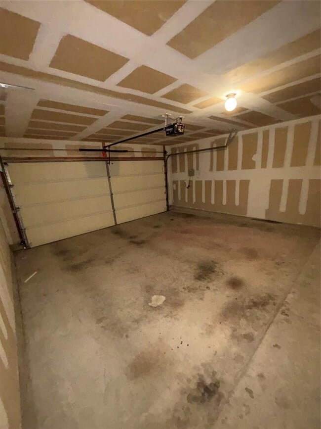 Building Photo - 634 River Bluff Cir