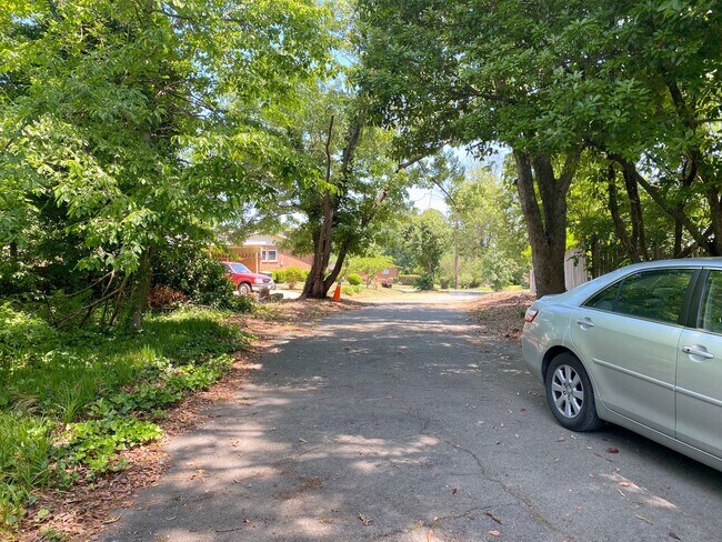 Building Photo - 56 Woodlake Dr