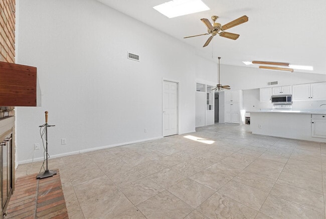Building Photo - 4047 W Sweetwater Ave