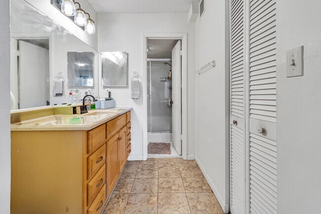 Building Photo - 3360 Spanish Moss Terrace