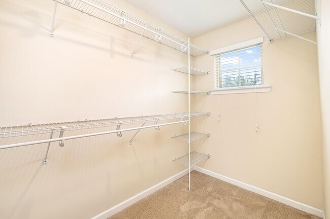 Building Photo - 865 Cormier Dr