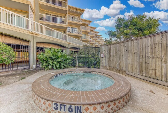 Building Photo - 6300 Seawall Blvd