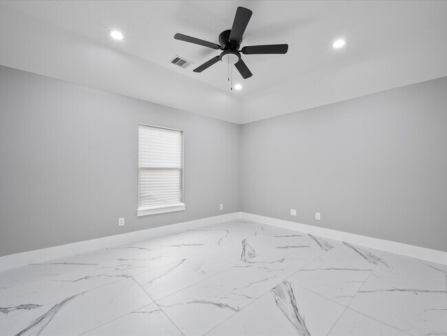 Building Photo - 9114 Everglade Dr