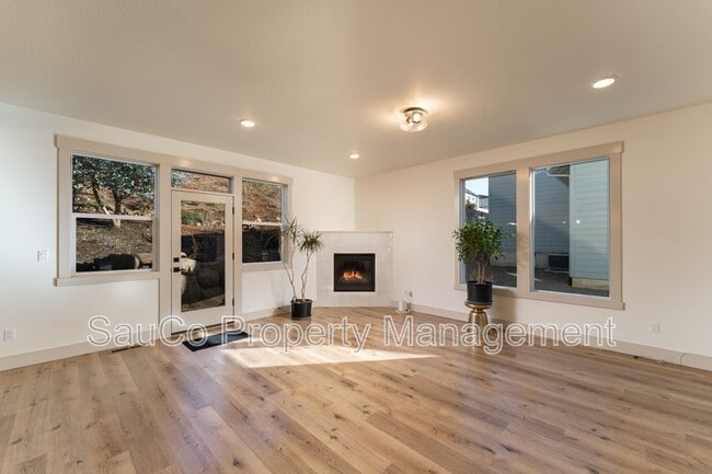 Building Photo - 35471 Portland View Dr