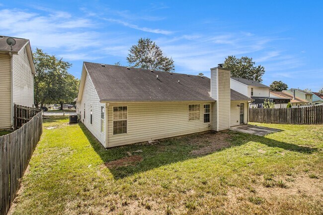 Building Photo - 3 Bedroom 2 Bathroom House