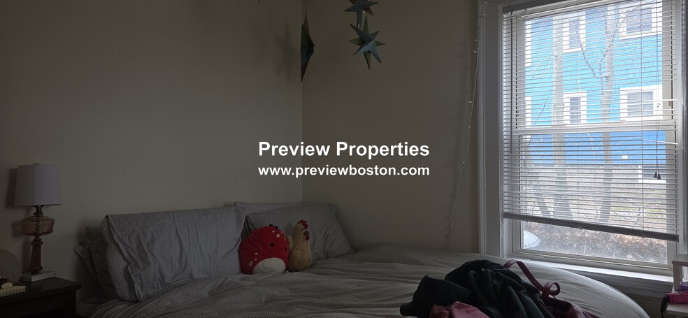 Building Photo - 37 Brooksdale Rd