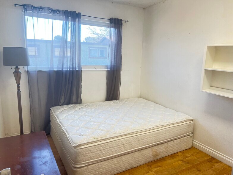 Building Photo - 4519 Buena Vista Dr