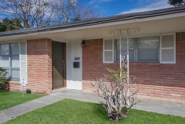 Building Photo - 2902 Wuthering Heights Dr