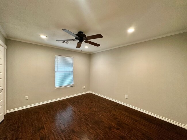 Building Photo - Lawn Care & WiFi Included