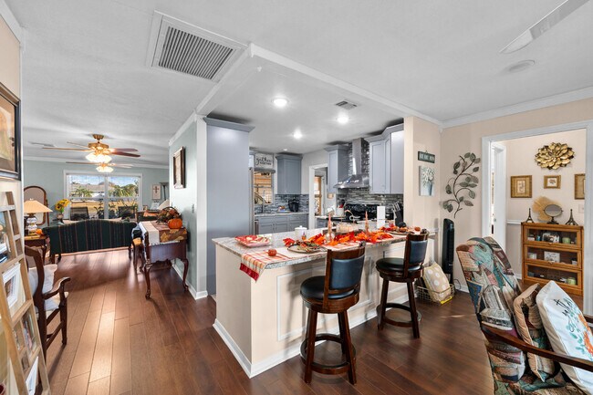 Building Photo - 1808 N Pebble Beach Blvd