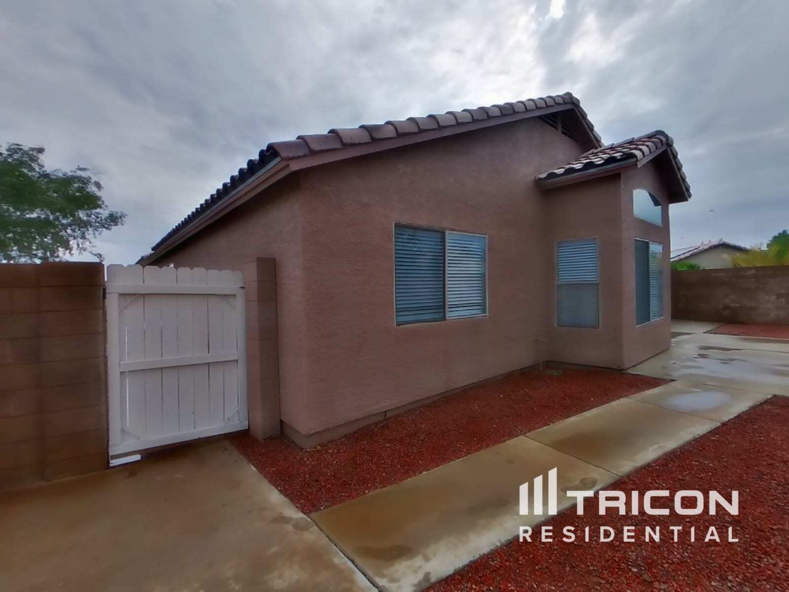 Building Photo - 8334 W Baxter Dr