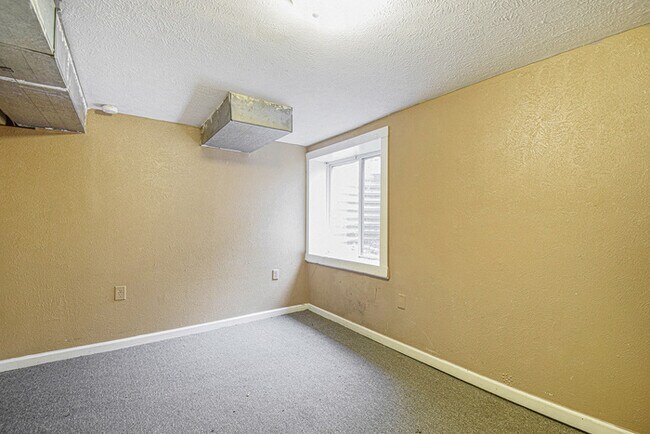 Building Photo - Comfortable Three Bedroom Home in a Great Location