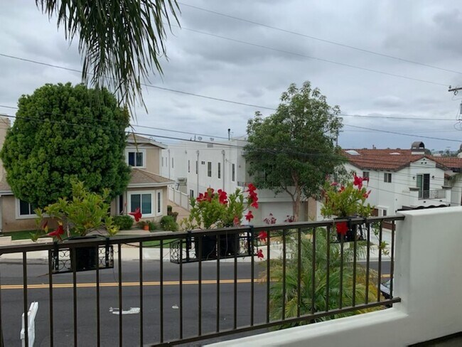 Building Photo - 1930 Gates Ave