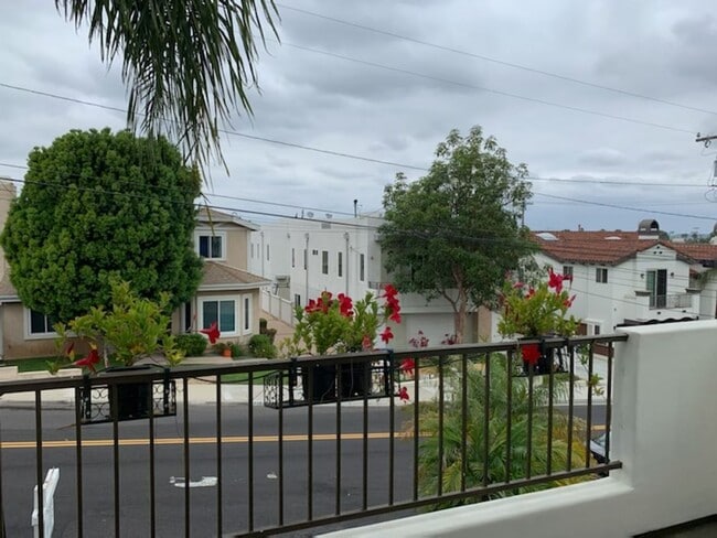 Building Photo - Beautiful North Redondo Beach house
