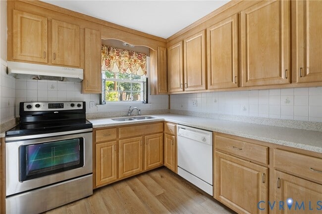 Building Photo - 2218 Kingsbrook Dr