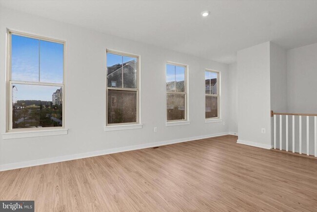 Building Photo - 1043 Venifena Terrace SE