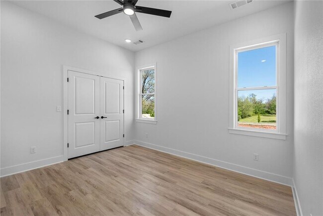 Building Photo - 2308 S 31st Pl