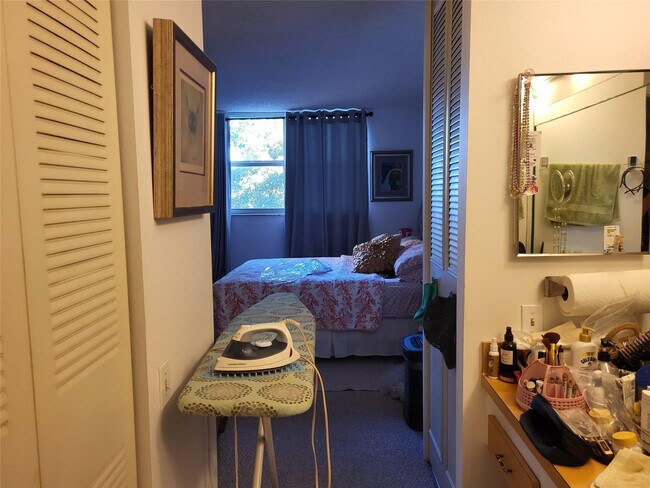 Building Photo - 9070 Lime Bay Blvd