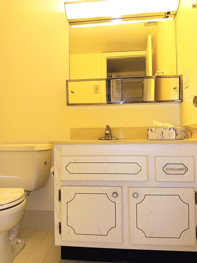 Building Photo - Sunny spot in St Pete, close to downtown & all kinds of shopping, dining