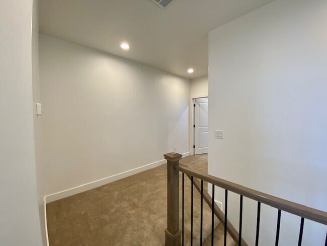 Building Photo - 2473 350 N