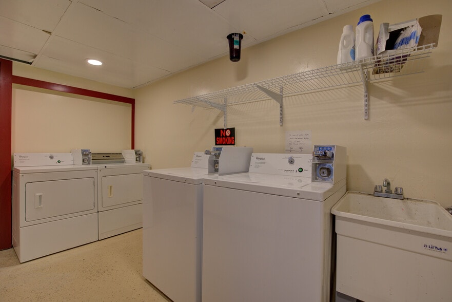Common Laundry room - 463 Main St