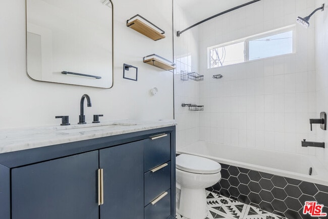 Building Photo - 6350 Willoughby Ave