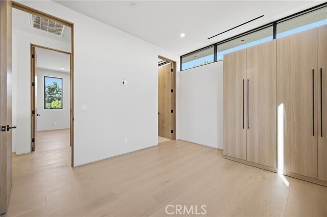 Building Photo - 4827 Stansbury Ave