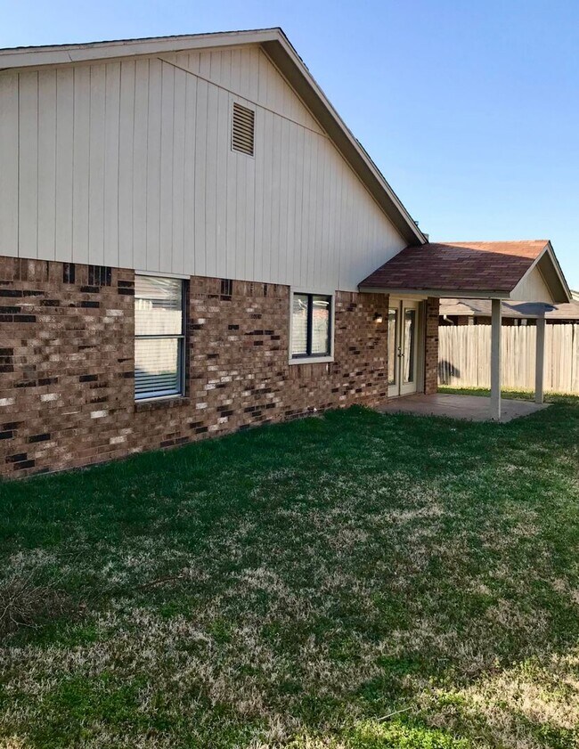 Building Photo - 3 bed, 2 bath Home in Ripple Creek!