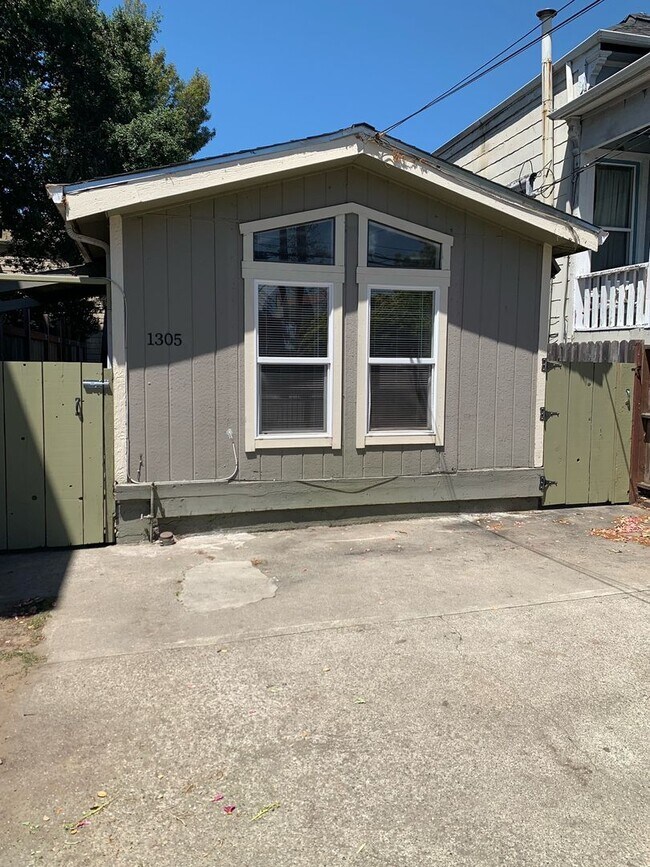 Primary Photo - 1/2 Off First Month's Rent, 2Bdrm, 1Bath, ...