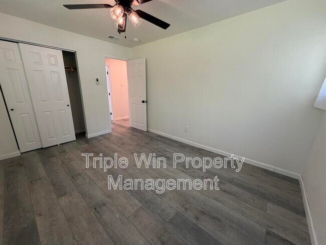 Building Photo - 8301 Pepperidge Dr