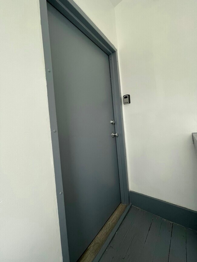 Building Photo - 612 W Norris St