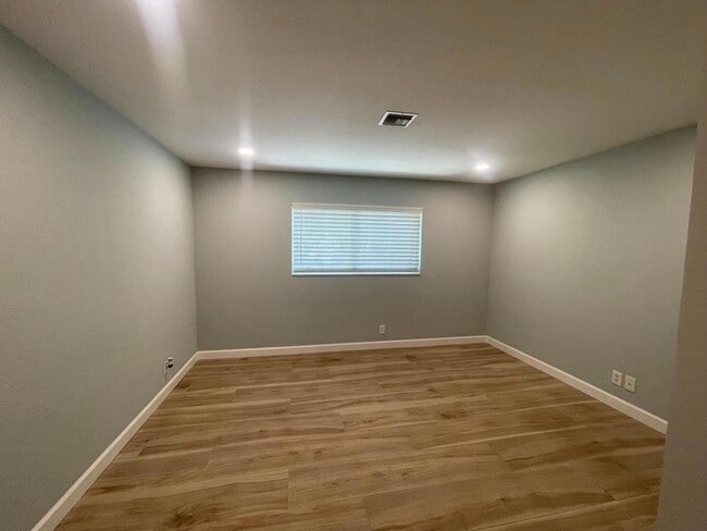 Building Photo - 11737 Inverness Cir