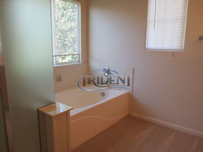 Building Photo - 3bedroom 2 .5 bath near schools and parks