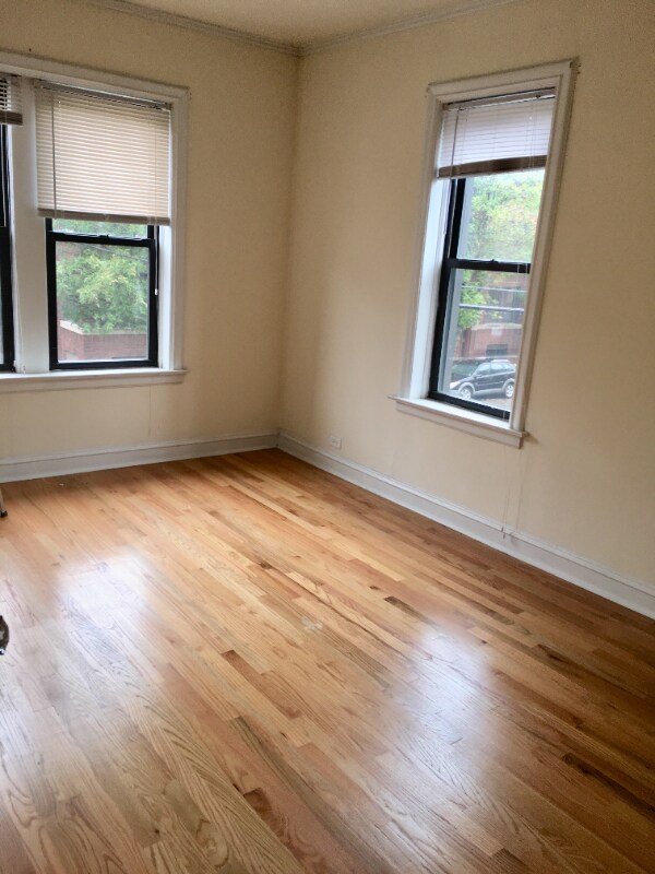 Building Photo - 2351 W Wilson Ave