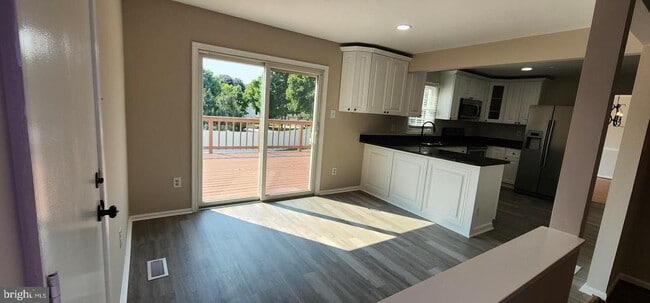 Building Photo - 3145 Elmmede Rd