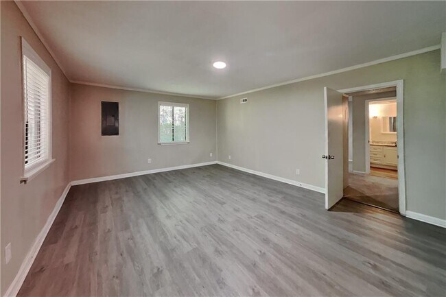 Building Photo - 3013 Alberta Dr