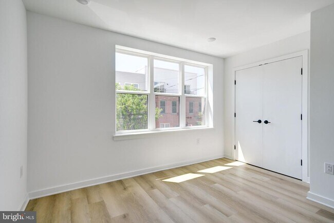 Building Photo - 2329 Ellsworth St