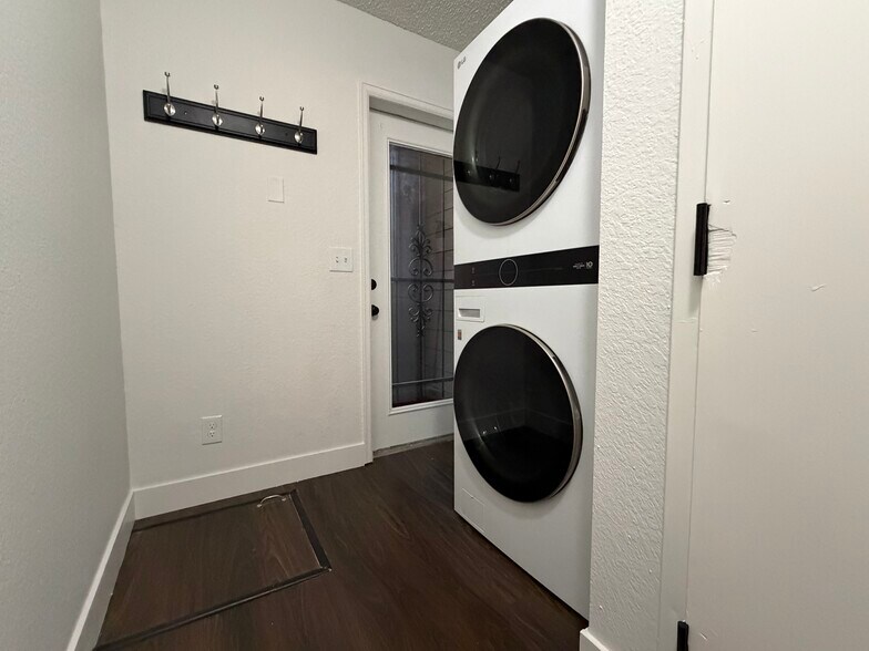 Building Photo - 2 Acoma St Unit 13