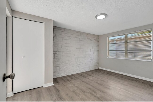 Building Photo - 7210 Parrot Dr