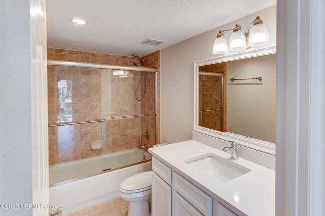Building Photo - This beautifully remodeled 2 bedroom, 2 ba...