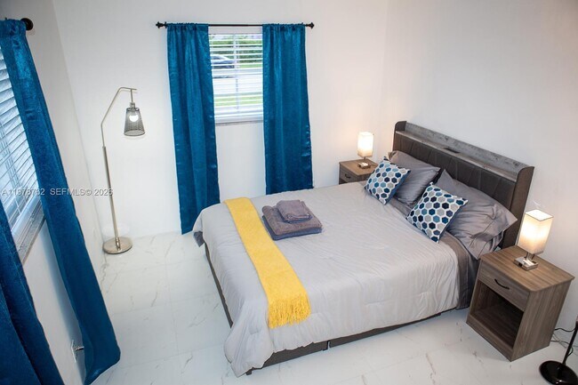 Building Photo - 200 SW 11th St