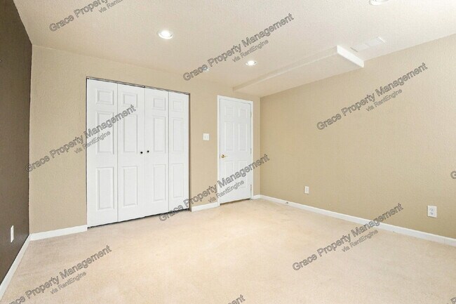 Building Photo - 13937 Ivy St